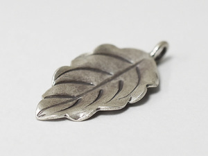 *. hoe . tonbodama * Curren silver leaf pattern pendant head M SILVER925 silver beads [2101][T20005M]