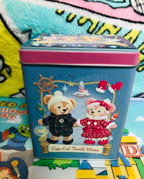 【未使用】ディズニー 2018年 クリスマス ダッフィー＆フレンズ お菓子 空き缶