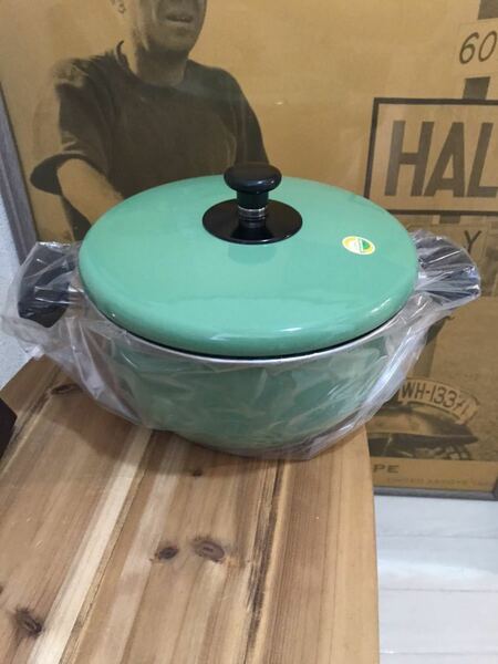 新品未使用レトログリーン　緑　ホーロー鍋