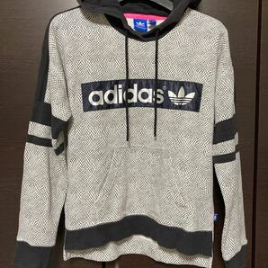 レア！adidasパーカー