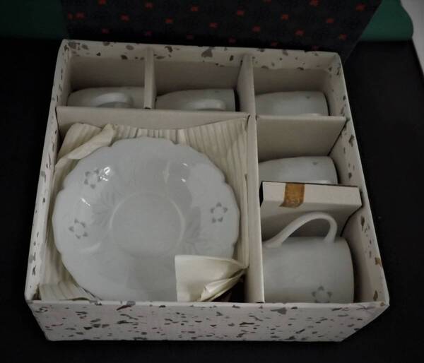 陶磁器10)特別値下 超お買い得です 86歳終活断捨離 有田焼デミタス デミタスコーヒーカップ 5客セット 箱入り新品