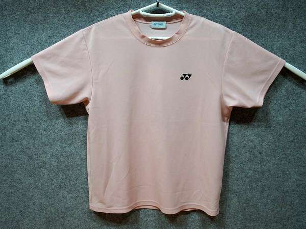 ヨネックス YONEX - テニス バドミントン USEDほつれあり 半袖 Tシャツ プラシャツ SIZE:S カラー:ピンク系 かわいい！