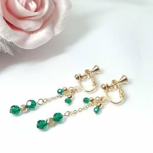 Art hand Auction Swarovski emerald and gold handmade earrings/Emerald/Elegant/Gold/Green/Swarovski/Diamond cut/K16GP, Women's Accessories, Earrings, beads, Glass