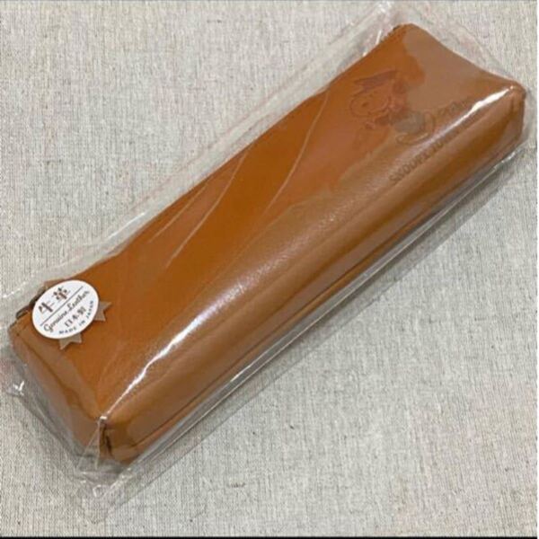 新品!! 東京駅限定・ 牛革 SN ペンケース SNOOPY 東京駅長