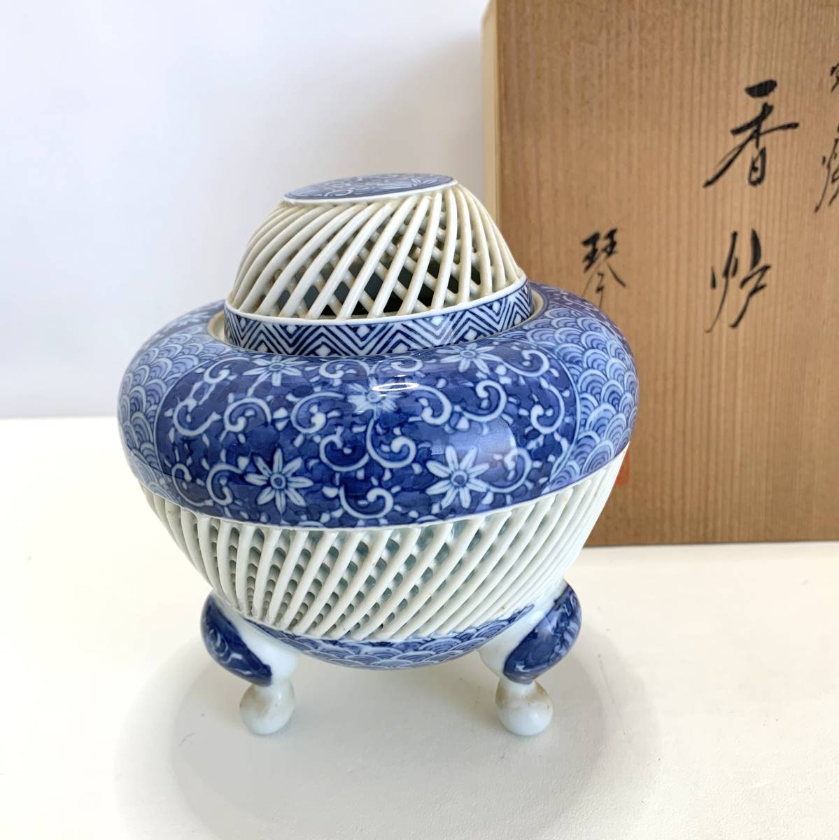 超ポイントバック祭】 616 有田焼 西浦琴峰作 白磁網目焼 蓋物 2客 未