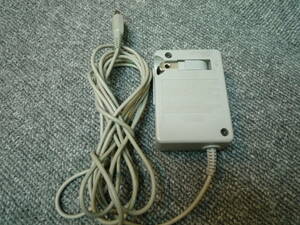 3DS ACアダプター WAP-002 充電器 純正品 ニンテンドー 中古品です。　