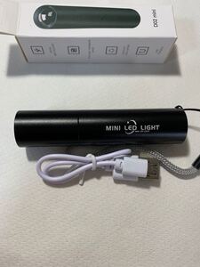 ミニ懐中電灯 ハンディライト ミニライトUSB充電式 ズーム式 5モード切替1800ルーメン アウトドア SOS点滅 防災