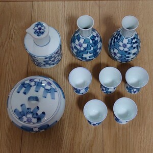 食器セット(醤油さし・蓋付き小鉢・徳利・お猪口)