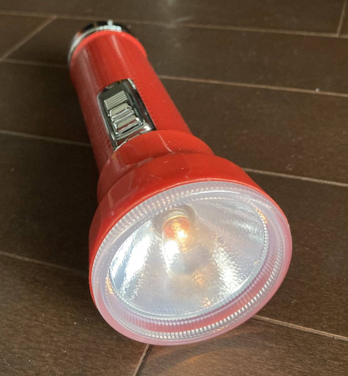 昭和レトロ toshiba 東芝 懐中電灯 めんどくさ 希少 旧ロゴ 比較的美品 売買されたオークション情報 落札价格 【au  payマーケット】の商品情報をアーカイブ公開