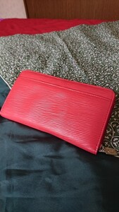長財布 ピンクレッド 収納多数 あり 革製品