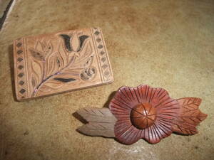  wooden . flower brooch 2 piece unused goods 