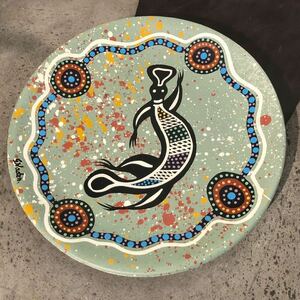 Art hand Auction [Sofortkauf] Teller mit klassischen Koori-Designs, Aborigine-Kunst, dekorativer Keramikteller, Bildteller, Einzelstück, handgefertigtes Übersee-Souvenir, Innenausstattung, Antiquität, Sammlung, verschiedene Waren, Andere