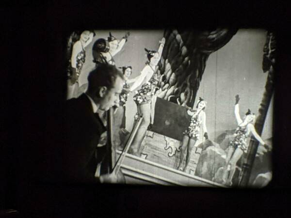 　短編映画『A Night in a Music Hall/The Feminine Touch』(1939年）16ミリフィルム 約11分　ダンス　歌