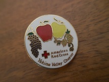 フランス☆古いピンズ 【American Red Cross】 ピンバッジ PINS ピンバッチ フルーツ 果物 りんご ぶどう_画像2