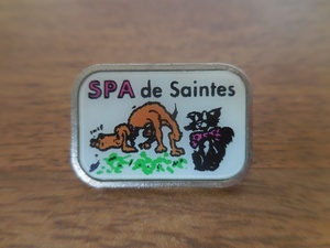 フランス☆古いピンズ 【SPA de Saintes】 ピンバッジ PINS ピンバッチ ねこ 猫 ネコ いぬ 犬 イヌ
