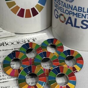 SDGs ピンバッジ　 7個（5610円税込）（国連ブックショップ購入・送料無料・新品未使用）(ラバークラスプ再生素材)（保存小分袋7枚付）UN76