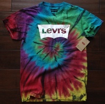 【既決USA】リーバイス ★ LEVI'S@完売胸元【LEVI'S】ロゴ入半袖Tシャツ【LEVI'S Men's Tie-Dye Graphic Logo Tee】 Multi Colors @L_画像2