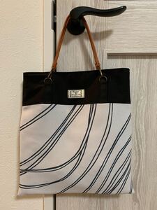 ハンドメイド 合皮の持ち手トートバッグ モノトーン柄