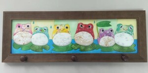 ハンドメイド きめこみ・パッチワーク ハンガーフレームB ちりめんの幸福六 (む) かえる