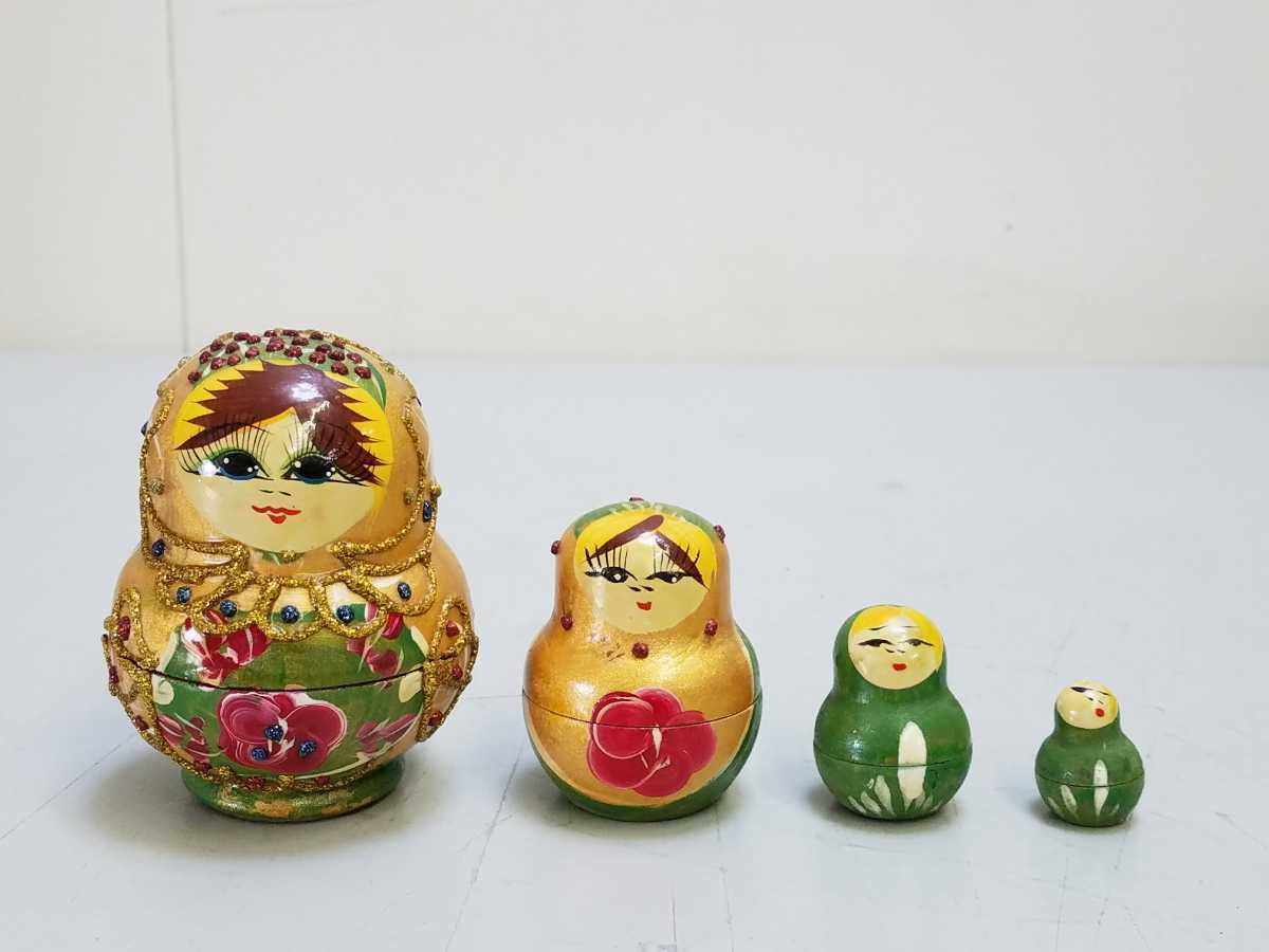 Muñecas matrioskas rusas de madera., aprox. 9 cm de altura, hecho a mano, pintado a mano, 4 muñecas, adornos, objetos, decoraciones interiores, hecho a mano, antiguo, recopilación, bienes varios, otros
