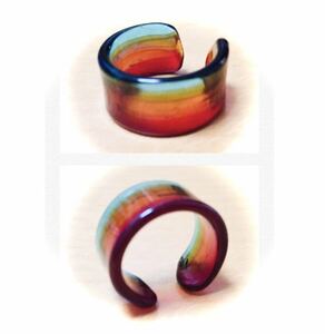 美術館で購入した《ガラスの指輪◎リング》虹色レインボーカラー