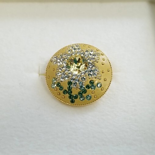 【A0028】スワロフスキー SWAROVSKI ブローチお花モチーフ ゴールド 手作り ハンドメイド