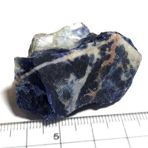 方ソーダ石　ソーダライト・２・34g（鉱物標本）