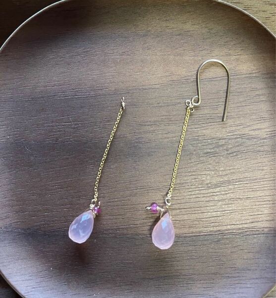 -SUI8- No.25 ピンクカルセドニーとルビーのピアス　14kgf A pink Chalcedony & Ruby peaceEarring 14kgf
