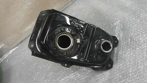 PCX150　MLHKF12A4C5000xxx　の　タンク *1620867615　中古