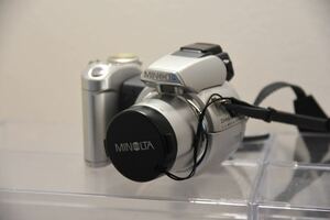 MINOLTA DiMAGE Z1 コンパクトデジタルカメラ X10