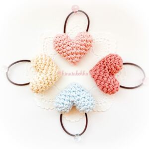 ぷっくり キラキラ ハートのヘアゴム *ラメ入り * 大きめサイズ * ハンドメイド * かぎ針編み * あみぐるみの商品画像