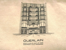 【Used 展示品】ゲラン GUERLAIN ノベルティ フラットポーチ パリ シャンゼリゼ大通本店 ベージュ ゲランの贈り物_画像2