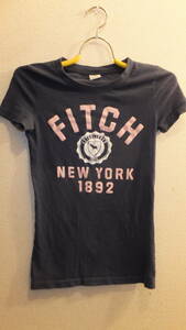 ★Abercrombie & Fitch★アメリカ アバクロ レディース半袖ＴシャツサイズS　Ladies Tee Shirts tops size S 　USED IN JAPAN 紺