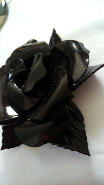 アンティーク　ブローチ　黒い薔薇　未使用　