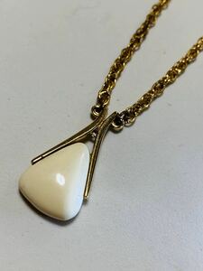 .. flour. pendant necklace beautiful goods 