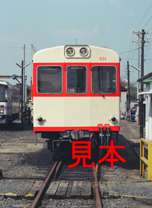 鉄道写真645ネガデータ、122604330007、キハ601、鹿島鉄道、石岡機関区、2000.09.21、（4516×3307）