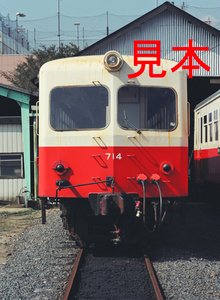 鉄道写真645ネガデータ、122704340003、キハ714、鹿島鉄道、石岡機関区、2000.09.21、（4580×3354）