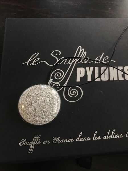 PYLONES(ピローヌ)ガラスのチョーカー
