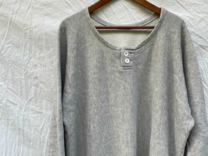 tuju-TOUJOURS.... Silhouette Henley neckline sweatshirt note ream .