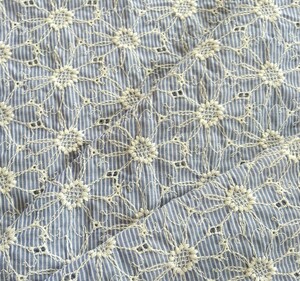 ストライプローン生地　花柄刺繍《ブルー》生地幅半分49×50cm