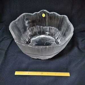 ガラス深皿 HOYA 保谷クリスタル 直径24~27cm 重量感あります。