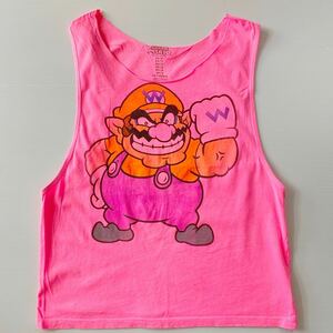 ワリオ Wario マリオ MARIO supermario タンクトップ 1回着用シミ有 レディースM(表記Sアメリカサイズ) 蛍光ピンク 重ね着 ZUMBA アメコミ