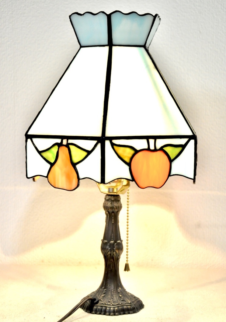 Lampe de table en vitrail à motif de fruits vintage occidental des années 1980, Fait main, un éclairage de bon goût et stylé ! OK T, Artisanat, Artisanat, Artisanat du verre, Vitrail
