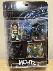  unopened collector worth seeing!Mezco Aliens Alien figure toy 