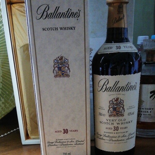 【未開栓】バランタイン30年 700ml スコッチウイスキー Ballantines 箱有り