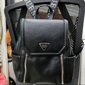 【美品】GUESS リュック