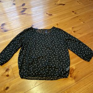 GAP tops dot pattern size M