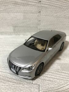 1/30 トヨタ クラウンロイヤル ロイヤルサルーン 後期　カラーサンプル 非売品 ミニカー シルバーメタリック