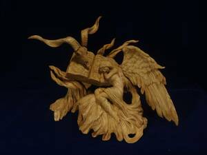 出品者作 『 魔導書と片翼の天使 』　木彫刻 アート グリモワール　芸術 アート 女性　エンジェル ハンドメイド 手彫り 彫刻