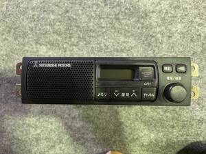 三菱　ラジオデッキ　純正　平成15年式 LE-U61V ミニキャブ MR337264 AM ステー付き スピーカー内蔵ラジオ　(a-15)